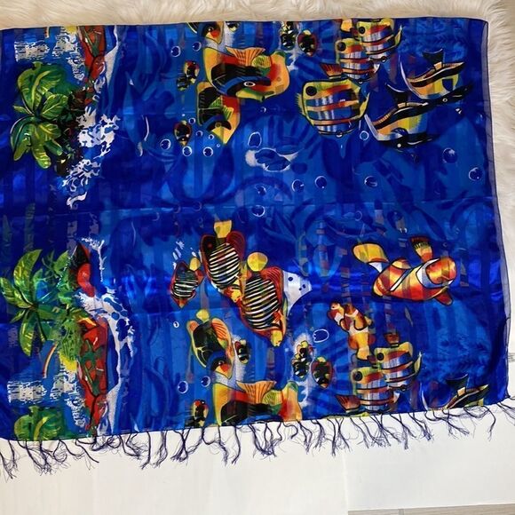 Novelty fish print fringe scarf - Picture 3 of 6
